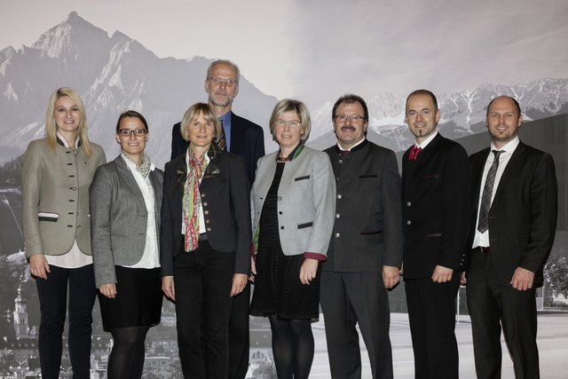 LAbg. Kathrin Kaltenhauser, LK-Bildungsmanagerin Nikola Kirchler, Evelyn Darmann (GF des Ländlichen Fortbildungsinstitutes und der Lehrlings- und Fachausbildungsstelle), Alois Poppeller (Leiter der Gruppe Agrar), Christina Röck (Fachinspektorin für Betriebs- und Haushaltsmanagement), Landesschulinspektor Stephan Prantauer, LK-Präsident Josef Hechenberger und Kammerdirektor Ferdinand Grüner. | Foto: Die Fotografen