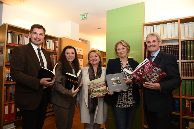 Lesewürmer unter sich: Werner Krammer, Manuela Gsell, Gabriele Ecker, Eva Zankl und Karl Wilfing. | Foto: privat