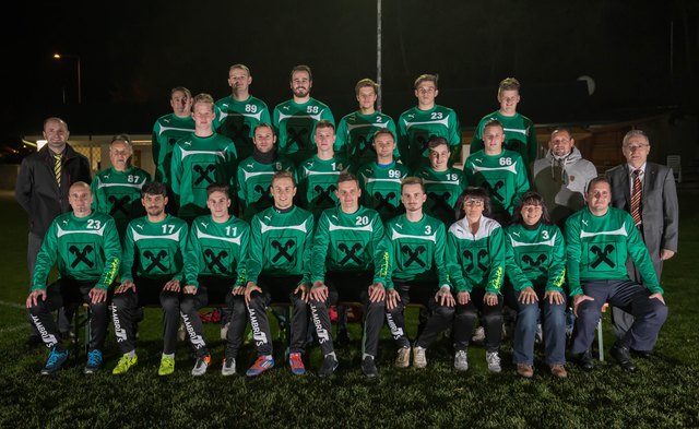 Neu eingekleidet! Der SC Unterpullendorf wurde beim Ankauf von Trainingsgarnituren von der Raika Oberpullendorf, Malerei Jambrits & dem SCU-Fanklub unterstützt. Als Tabellen-3. hat der Verein Aufstiegschancen.