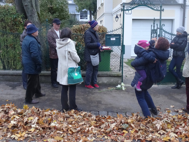 Im November wurden drei neue Gedenksteine gelegt. | Foto: Steine 23