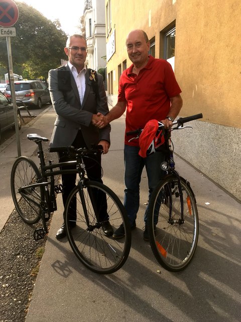 Gerhard Fiegel, neuer Sprecher der Döblinger Radinitiative, mit Vorgänger Franz Ekkamp.
