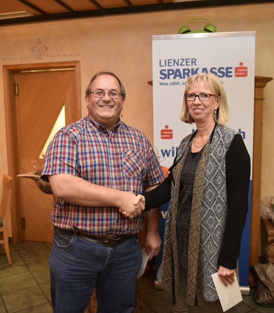 Neo-Obmann Thomas Riegler mit seiner Vorgängerin Tina Fuchs.