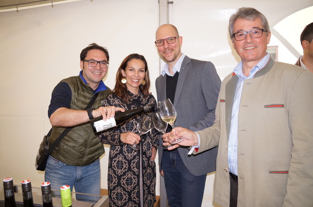 Steiermark Wein-Obmann Stefan Potzinger mit Gattin Heidi, Dino Kada und Landesweinbaudir. Werner Luttenberger (v.l.).