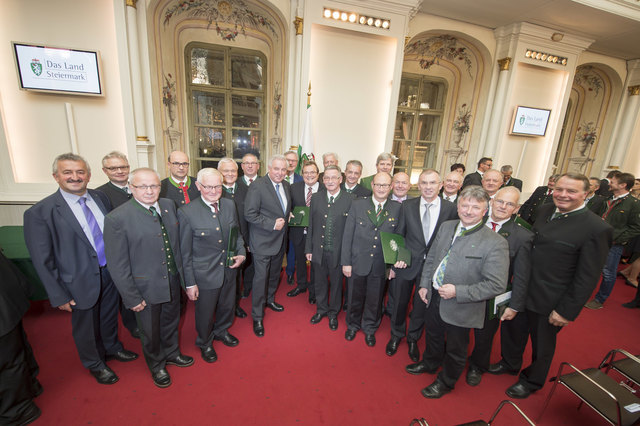 Einige der geehrten, ehemaligen Bürgermeister in der Aula der alten Universität. | Foto: steiermark.at/Fischer