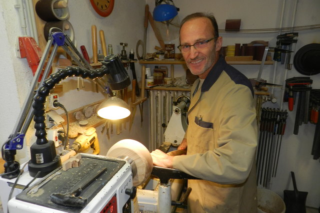 Rudi Perhofer verbringt viele Stunden in seiner Werkstatt