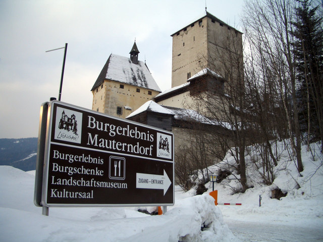 Auf der Burg Mauterndorf gibt's heuer erstmals einen romantischen Adventmarkt.
