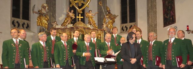 Der Männerchor freut sich auf zahlreiche Besucher und auf eine gemeinsame, harmonische Stunde zum Beginn der Adventzeit. | Foto: Männerchor Kuchl