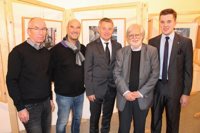 Gottfried Leitner, Gemeinderat Arno Maier, Gerhard Samberger, stellvertretender Obmann Kunstforum Leoben, Künstler Ulrich Gansert und Kulturreferent Johannes Gsaxner (v.l.) bei der Ausstellungseröffnung. | Foto: KK