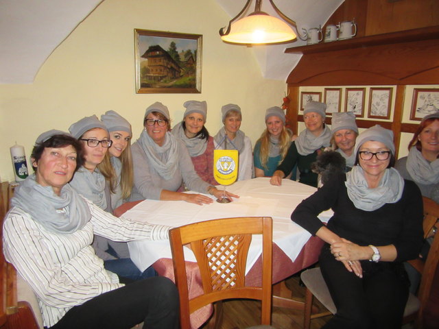 Soroptimist-Mitglieder bereiten sich auf den Einsatz vor | Foto: KK