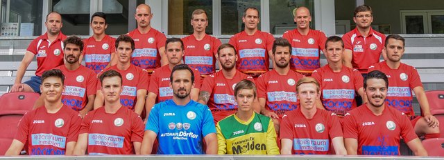 Die Kampfmannschaft mit Andreas Rohrer, Andreas Wappis, Mario Nagy, Martin Nagy, Martin Morgenstern, Christian Huber und Christoph Morgenstern (hi.v.li.), Michael Gigler, Christian Knautz, Marco Moser, Andreas Allmayer, Florian Sixt, Alexander Kruse und Nico Moser (Mitte v.li.), Atakurt Fidanci, Paul Götschacher, Michael Zunder, David Pöllinger, Joseph Rainer und Julian Matain (vorne v.li.) | Foto: KK
