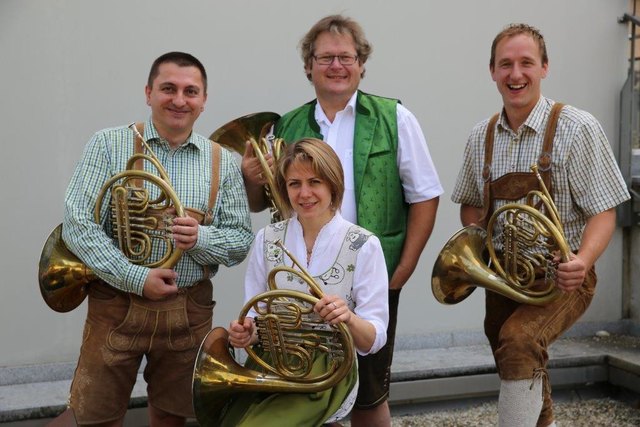 Die Innviertler Hornbläser sorgen für festliche Klänge in der Stadtpfarrkirche Ried.