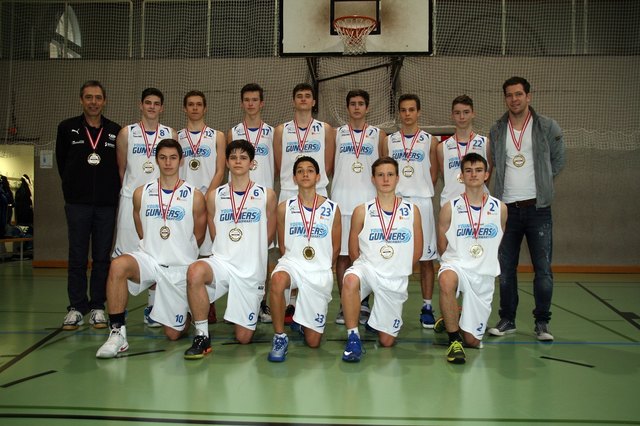 Das siegreiche Team besteht aus den Young Gunners Christoph Cermak, Thomas Linzer, Jakob Skutta, Lukas Kampel, Jonathan Knessel, Paul Schuecker, Jakob Hainisch, Magdy Abou-Ahmed, Stefan Blazeviz, Jonas Jankovics, Jonas Marschall, Stefan Reiterer
Coaches: Norbert Jungel und Paul Radakovics
