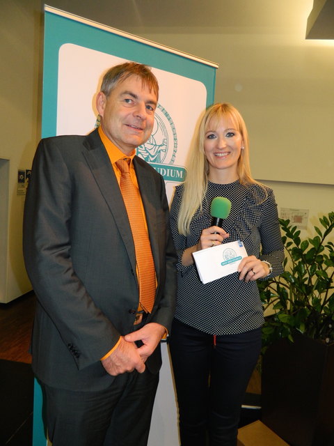 HNO-Primar Gerd Rasp referierte beim MINI MED Studium über Hörstörungen – im Bild mit Moderatorin Angelika Pehab. | Foto: Bernetstätter
