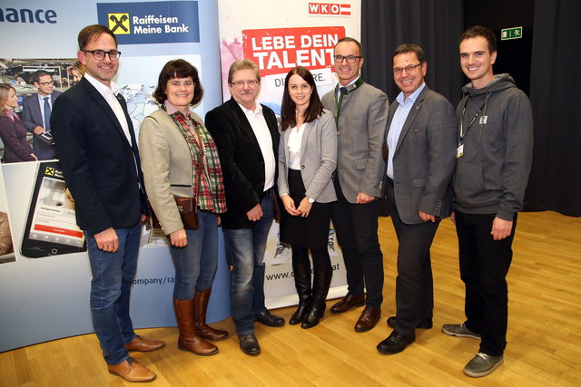 Gemeinsame Freude der Kooperationspartner: Michael Pecherstorfer, Christine Obermayr, Josef Past, Kathrin Schauer, Christian Schönhuber; Hans Moser, Daniel Reisinger | Foto: Andreas Maringer