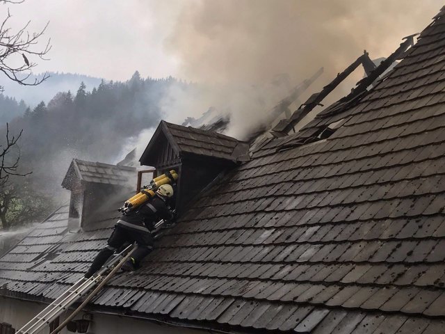 Alle Bewohner und Tiere waren beim Eintreffen der Feuerwehren bereits in Sicherheit | Foto: ASB ÖA Waidhofen/Ybbs Stadt- Steinbach