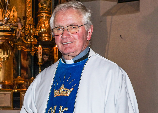 Viele Menschen suchen bewusst die Stille und die besondere Stimmung der vorweihnachtlichen Gottesdienste. | Foto: Helmut Peham