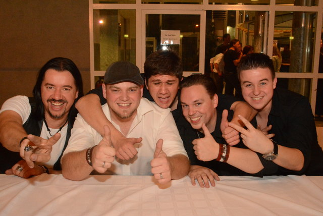 (2.v.l.) Dominik Ofner mit Band