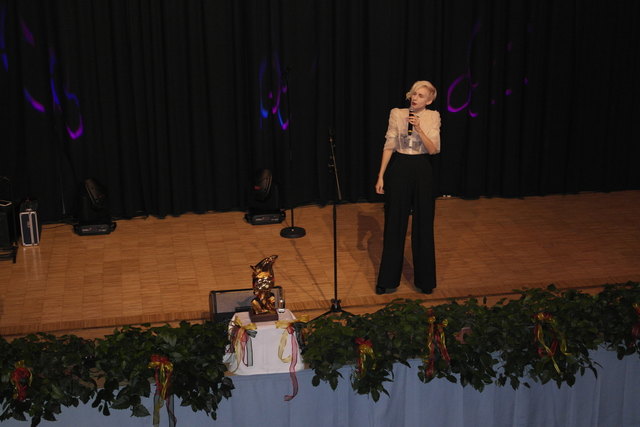 Kabarettistin Lisa Eckhart, gebürtig aus St. Peter-Freienstein, zog ein bissiges Kabarettprogramm aus der Tasche.