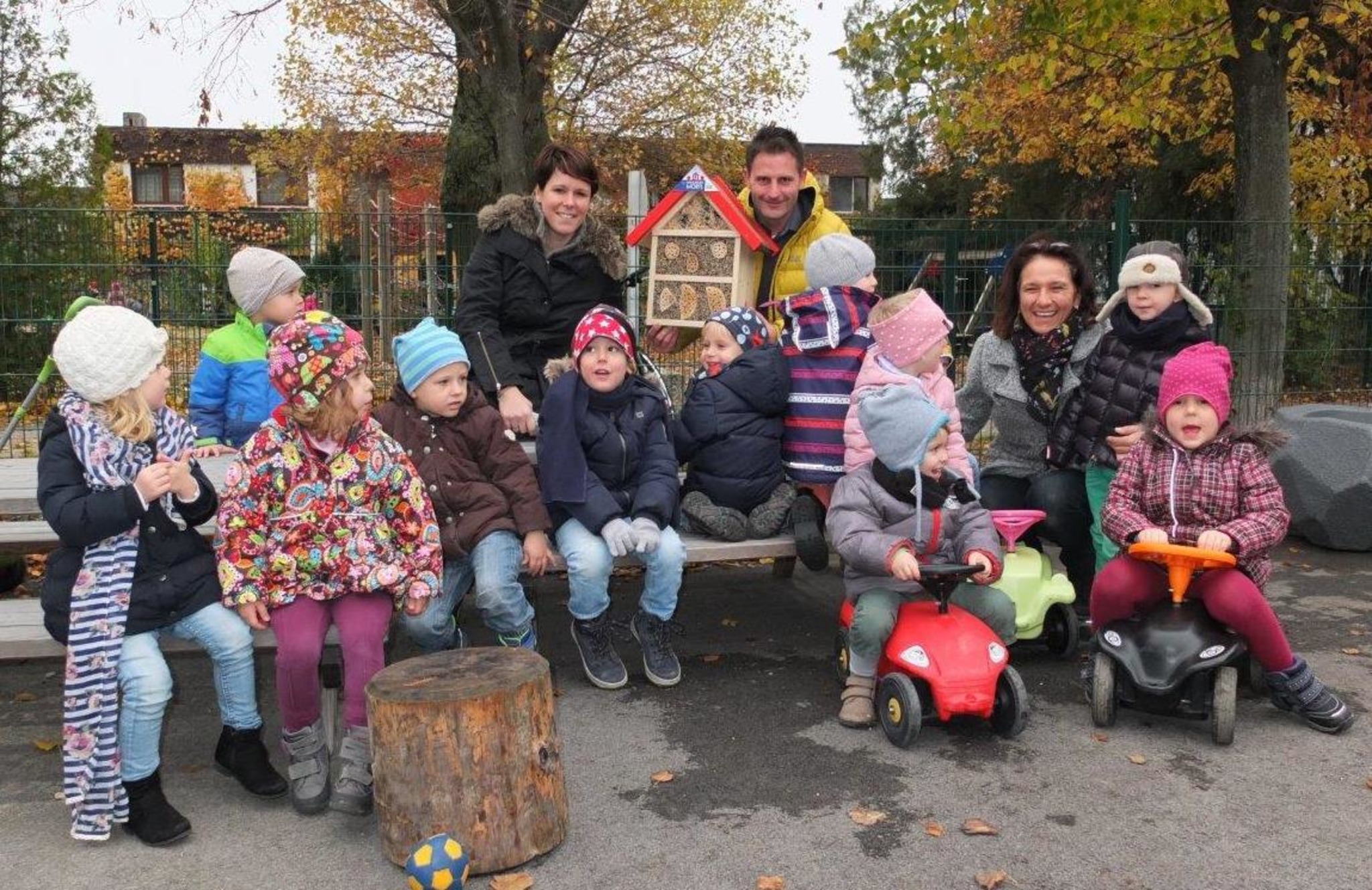 Kindergärten freuen sich über Nützlingshotel von Immobilien Mörtl - Mödling