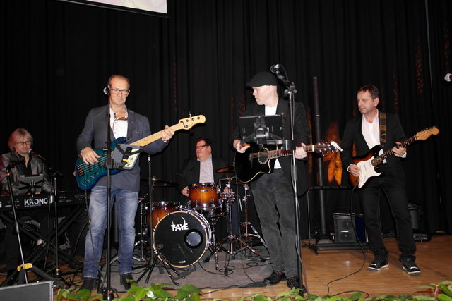 Die Herzkraft-Band mit Special Guest Gerry Schweiger sorgte für musikalischen Schwung.