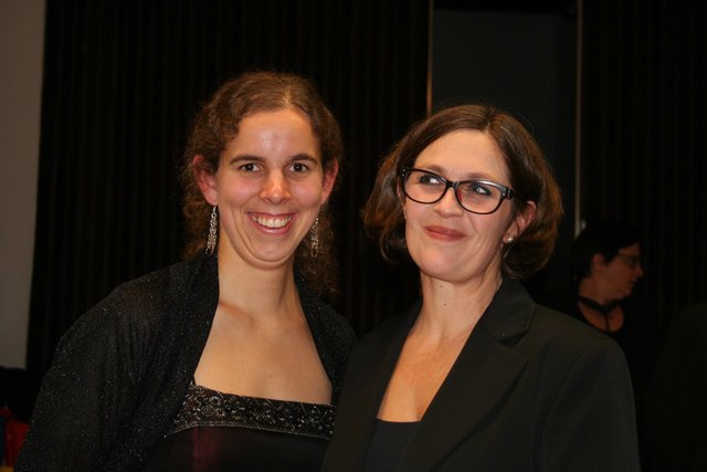 Solistin Ines Schüttengruber und Dirigentin Judith McGregor. | Foto: Hudetz