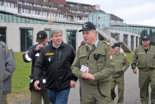 Mag. Max Wiesenhofer von BH Hartberg-Fürstenfeld überzeugte sich von der Arbeit der Feuerwehr im Bereich Fürstenfeld