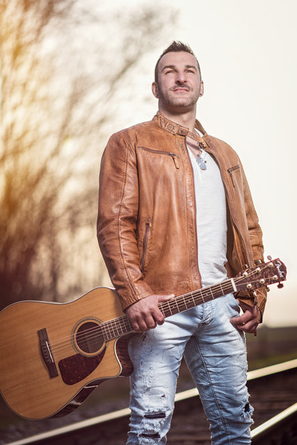 Bernard Mattee brachte sein Debütalbum "Bis ans Ende dieser Welt" heraus | Foto: Chris Kaltenecker