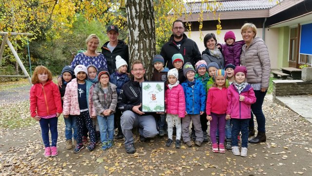 Große Freude herrschte bei der Übergabe der Geldsumme an den Kindergarten Wellenspiel | Foto: KK