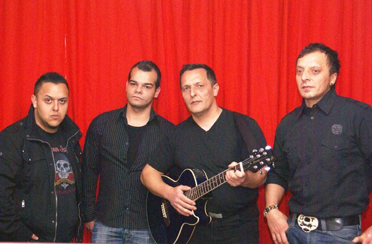 Romano Rath spielt beim Roma - Advent in Oberwart.