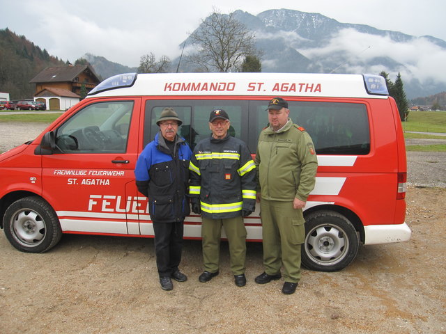 vlnr: Vzbgm. Helmut Pilz, LFKdt. Wolfgang Kronsteiner, Kdt. Markus Kogler FF St. Agatha | Foto: FF St. Agatha