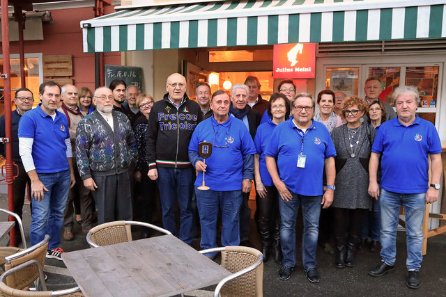 auf dem Foto: die Obmänner Franz und 
Wolfgang Wicher, Aldo Buzzi, Präsident Bruno die Lenardo, Militärpfarrer, Cafe Benedikt Chef Manfred Schein, Willi Klein, Johann Kawasser, Gudrun Woath und Clubmitglieder aus Italien und Kärnten.