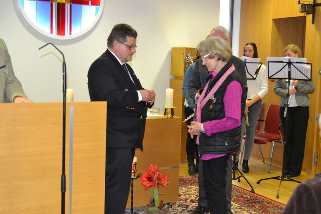 Ehrung mit der Kaiser-Karl Medaille in Gold für Gertrud Haider | Foto: Franz Brottrager