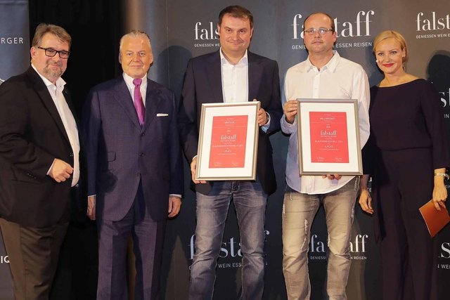 Reinhold Krutzler (Mitte) gewann in der Kategorie Blaufränkisch mit seinem Perwolff. | Foto: Falstaff/APA-OTS/Hinterramskogler