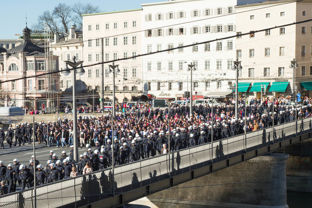 Der Marsch der Fans des FC Basel vor zwei Jahren brachte ein Großaufgebot der Polizei, verlief aber friedlich. | Foto: Neumayr