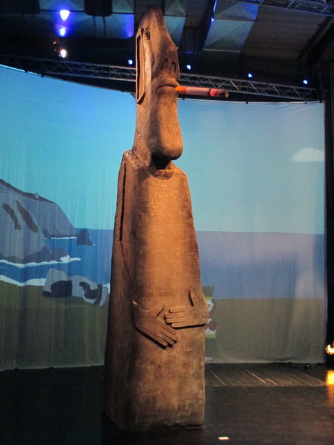 Der von Paul Mühlbauer gefertigte sechs Meter Hohe rauchende Moai, der ja auf der Osterinsel beheimatet ist, erntet große Bewunderung und Faszination.