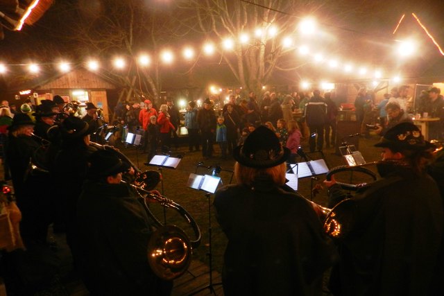 Die Jagdhornbläsergruppe stimmte mit ihren Darbietungen auf die Adventzeit ein.