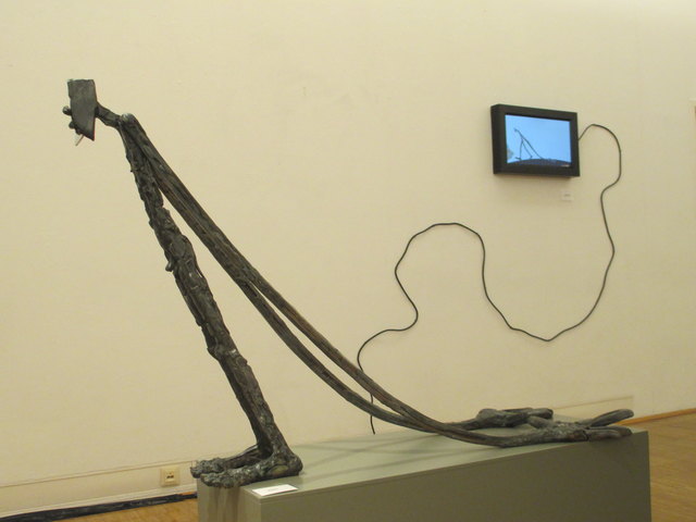 Einmal Sisyphus von Paul Mühlbauer und an der Wand der Sisyphus von Egon Griessmann.