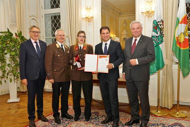 Daniela Reisinger nahm den Preis für die Firma in Rosental, wo sie arbeitet, entgegen. | Foto: Franz Fink