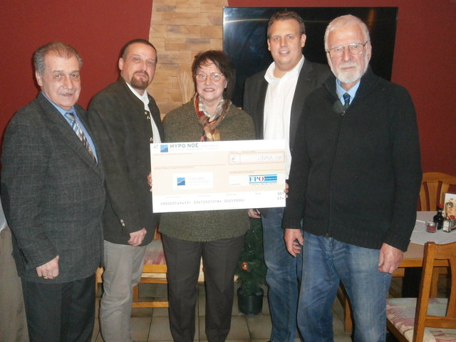 (v.l.n.r.) GR Ing. Josef Gaida, GR Walter Gall, Gertrude Schmidt (Kassier), GR Thomas Engel und RegR Olt r.R. Ludwig Schmidt (Obmann) bei der Spendenübergabe in Felixdorf!