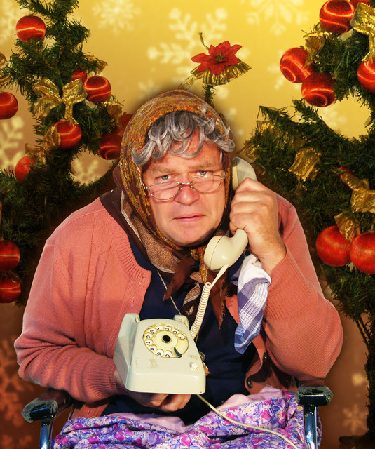 Markus Hirtler tritt am 7. Dezember für einen guten Zweck als "Ermi-Oma" in der Kirschenhalle Hitzendorf auf. | Foto: KK