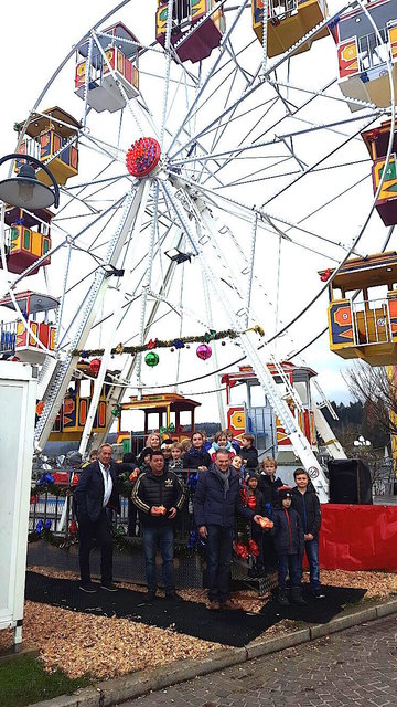 Neu: Ein Riesenrad in der Veldner Bucht. "16er"-Chef Franz Pfauser hat es organisiert | Foto: Kamperin