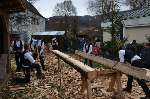 Traditionelles Handwerk gibt's wie jedes Jahr am Garstner Advent. | Foto: Zimmerei Buder
