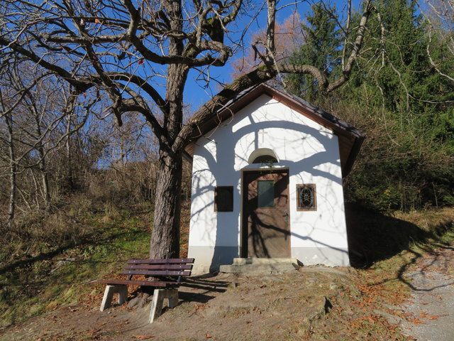 Diese kleine barocke Kapelle steht nicht nur nah an der Auerklamm und am Weg nach Ötzerau sondern auch direkt am einstigen Standort der Burg Auenstein