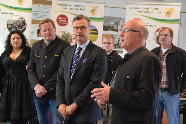 Norbert Hofer mit Direktor Josef Meisl. | Foto: Zeiler