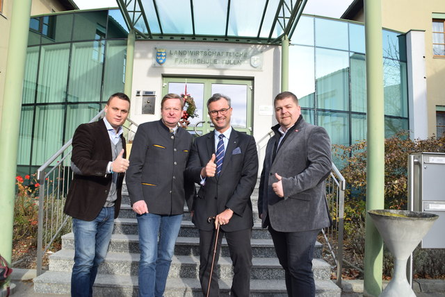 Tullns Bezirksparteiobmann Andreas Bors, FP-Klubobmann Gottfried Waldhäusl, BP-Kandidat Norbert Hofer und Andreas Spanring, Leiter der Landesgeschäftsstelle NÖ | Foto: Zeiler