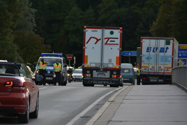 Nicht nur an den Straßen will die Deutsche Bundespolizei künftig stärker Gütertransporte überwachen. (Symbolfoto)