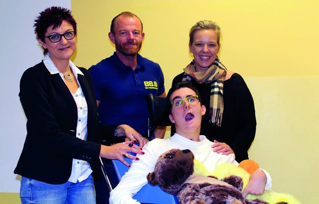 Samuels Mutter, 88.6 Live-Reporter Mario Batka, 88.6 Moderatorin Irene Pravits und Samuel | Foto: 88.6, der Musiksender