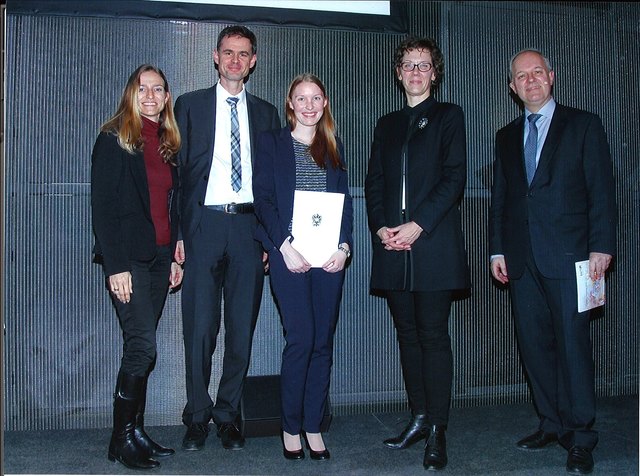 FH OÖ Absolventin Lisa Bachtrog (Mitte) erhielt für ihre Masterarbeit den Würdigungspreis des Wissenschaftsministeriums. | Foto: FH OÖ