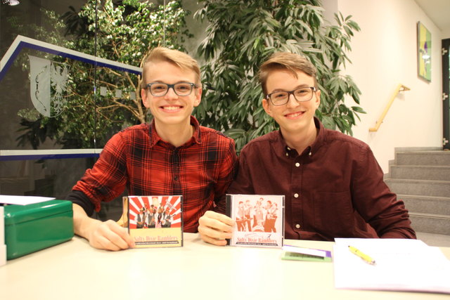 CD-Verkauf: Severin und Sebastian Siller.