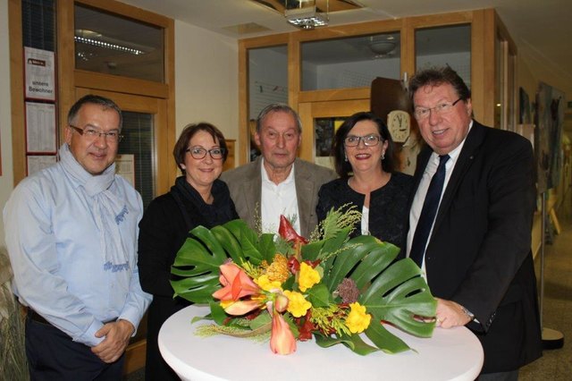 Gemeinderat Walter Zaunmüller, Heimleiterin Theresia Ehwallner, Georg Kransteiner, Gerlinde Winkler und Bürgermeister Andreas Stockinger. | Foto: privat